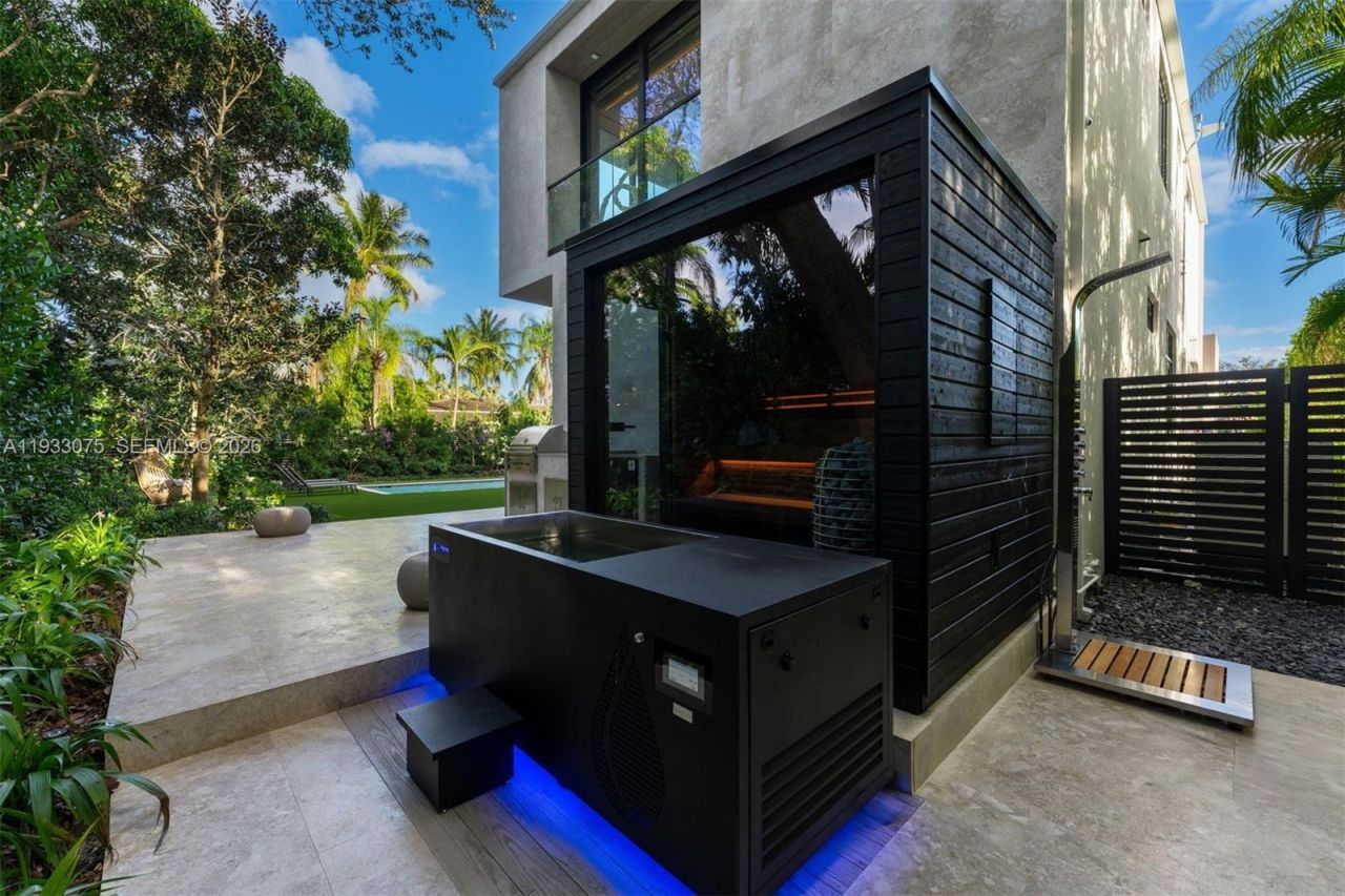 661 Melaleuca Ln, Miami, FL 33137 Photo