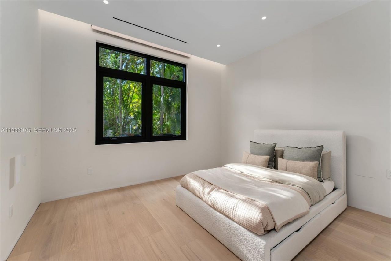 661 Melaleuca Ln, Miami, FL 33137 Photo