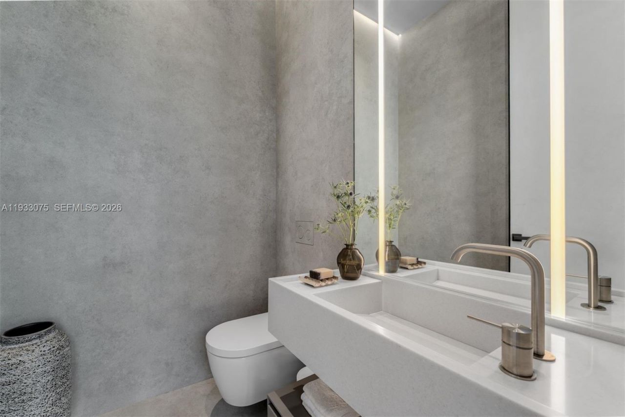 661 Melaleuca Ln, Miami, FL 33137 Photo