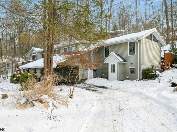 153 Forest Lake Dr, Byram, NJ 07821