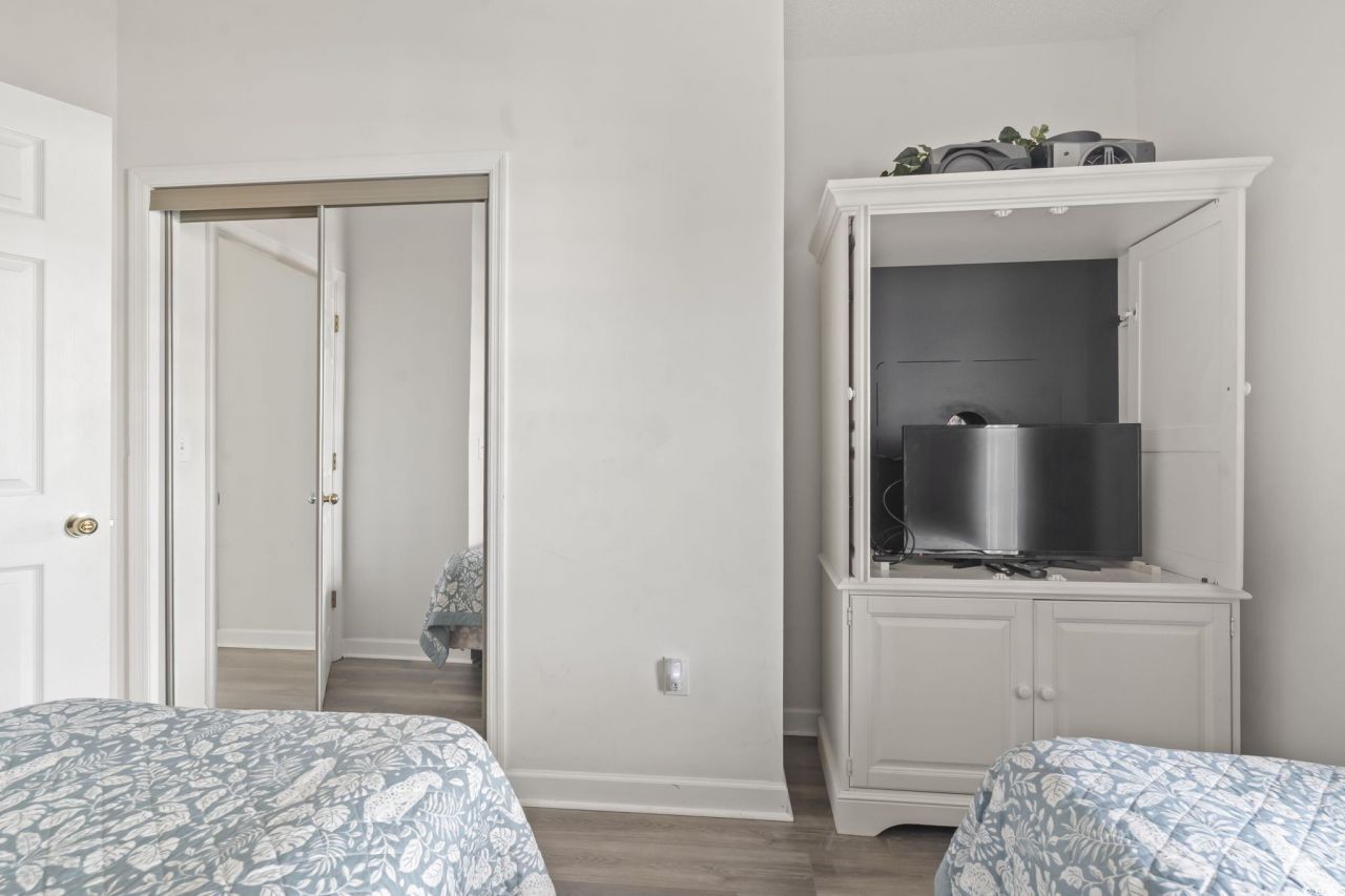 5801 Oyster Catcher Dr. Photo 10