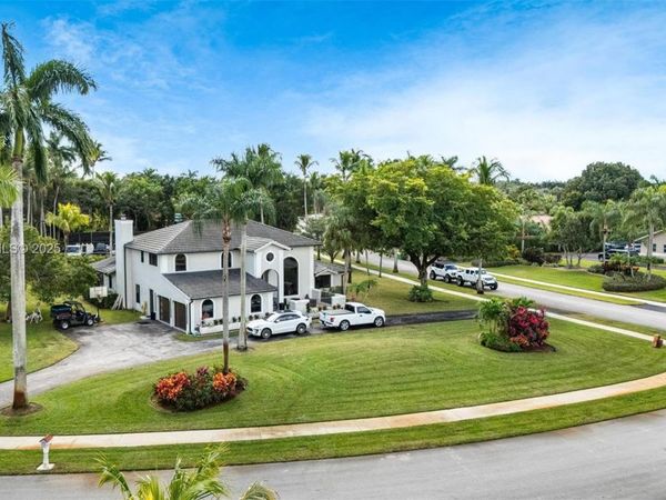 13840 Chatham Pl, Davie, FL 33325