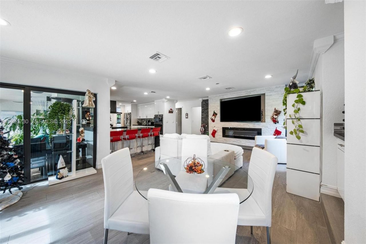 13840 Chatham Pl, Davie, FL 33325 Photo