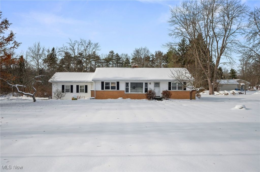 17796 Kenston Lake Drive, Chagrin Falls, OH 44023 Main Photo