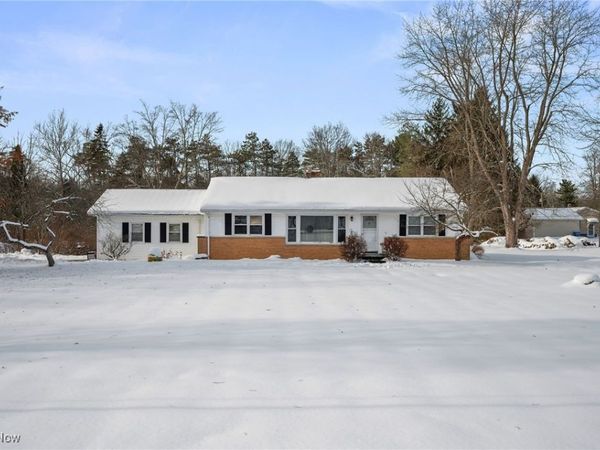 17796 Kenston Lake Drive, Chagrin Falls, OH 44023