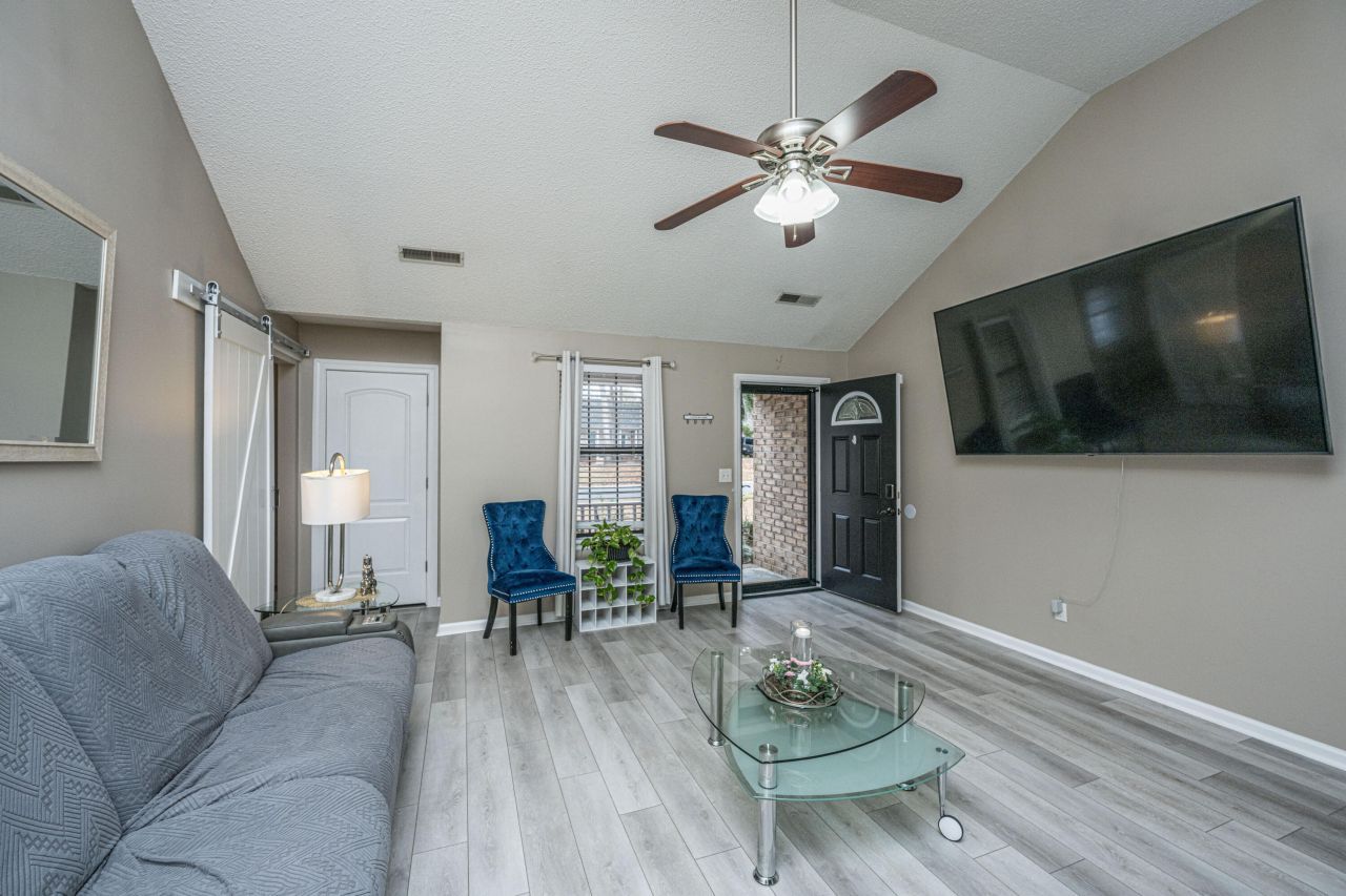 303 Houston Drive Photo 7