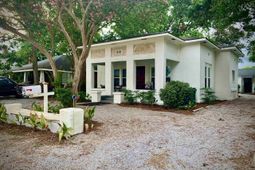 512 Center Street photo 4