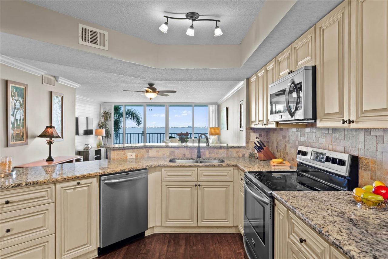 5279 Isla Key Boulevard S, Unit 211, Saint Petersburg, FL 33715 Photo