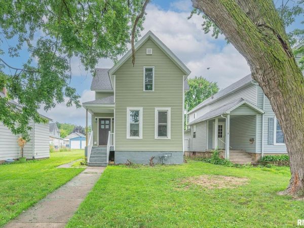 617 6th Avenue S, Clinton, IA 52732