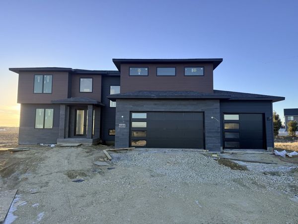 6414 Pelican Street, Bettendorf, IA 52722