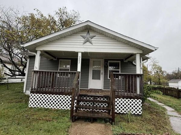 205 N PLUM Street, Desoto, IL 62924