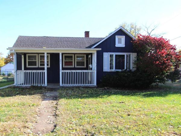 621 6TH Street, Camanche, IA 52730