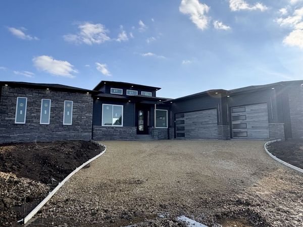 1709 KATIE Court, Davenport, IA 52807