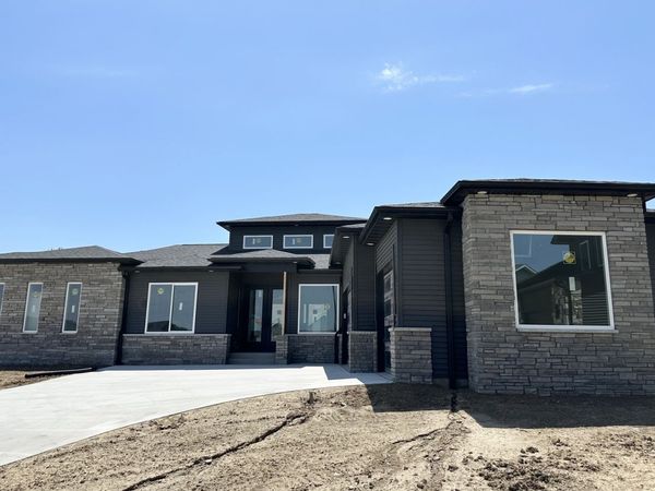 1709 KATIE Court, Davenport, IA 52807