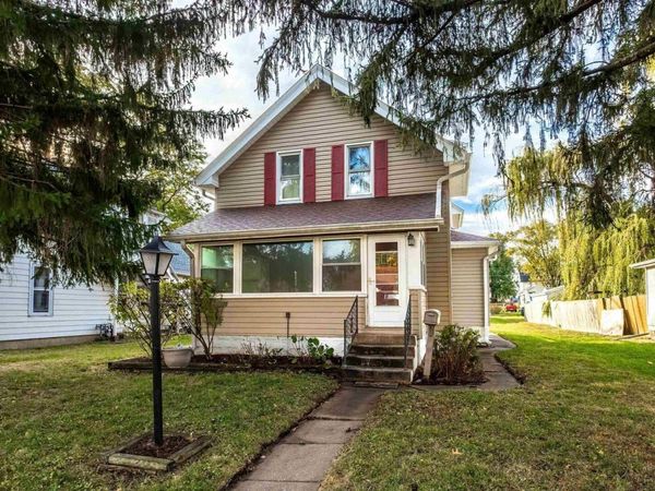 1525 W High St Street, Davenport, IA 00000