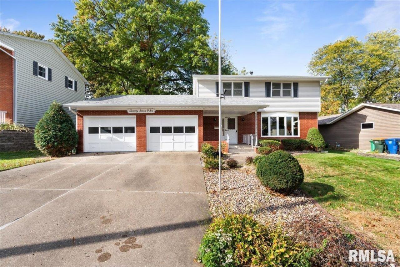 2706 Ridgewood Ave Avenue, Davenport, IA 52803 Main Photo