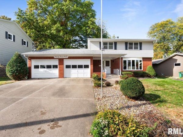 2706 Ridgewood Ave Avenue, Davenport, IA 52803