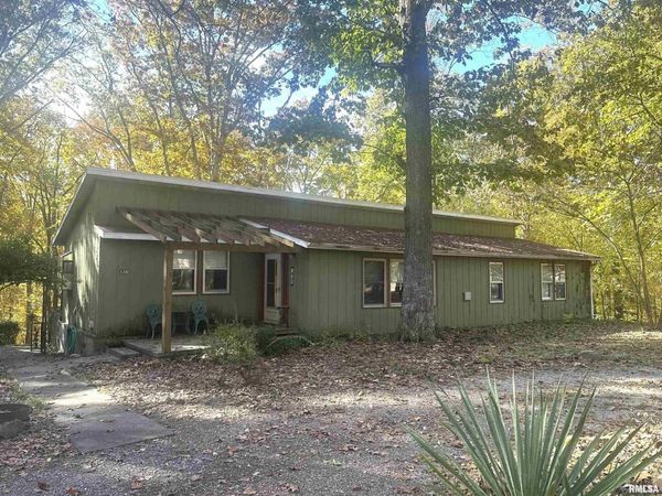 138 Worthen Road, Murphysboro, IL 62966