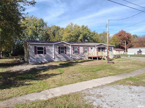 1207 SW 6TH Street, Fairfield, IL 62837