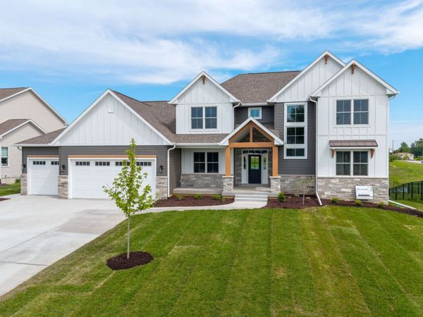 6928 Wilderness Pointe, Bettendorf, IA 52722