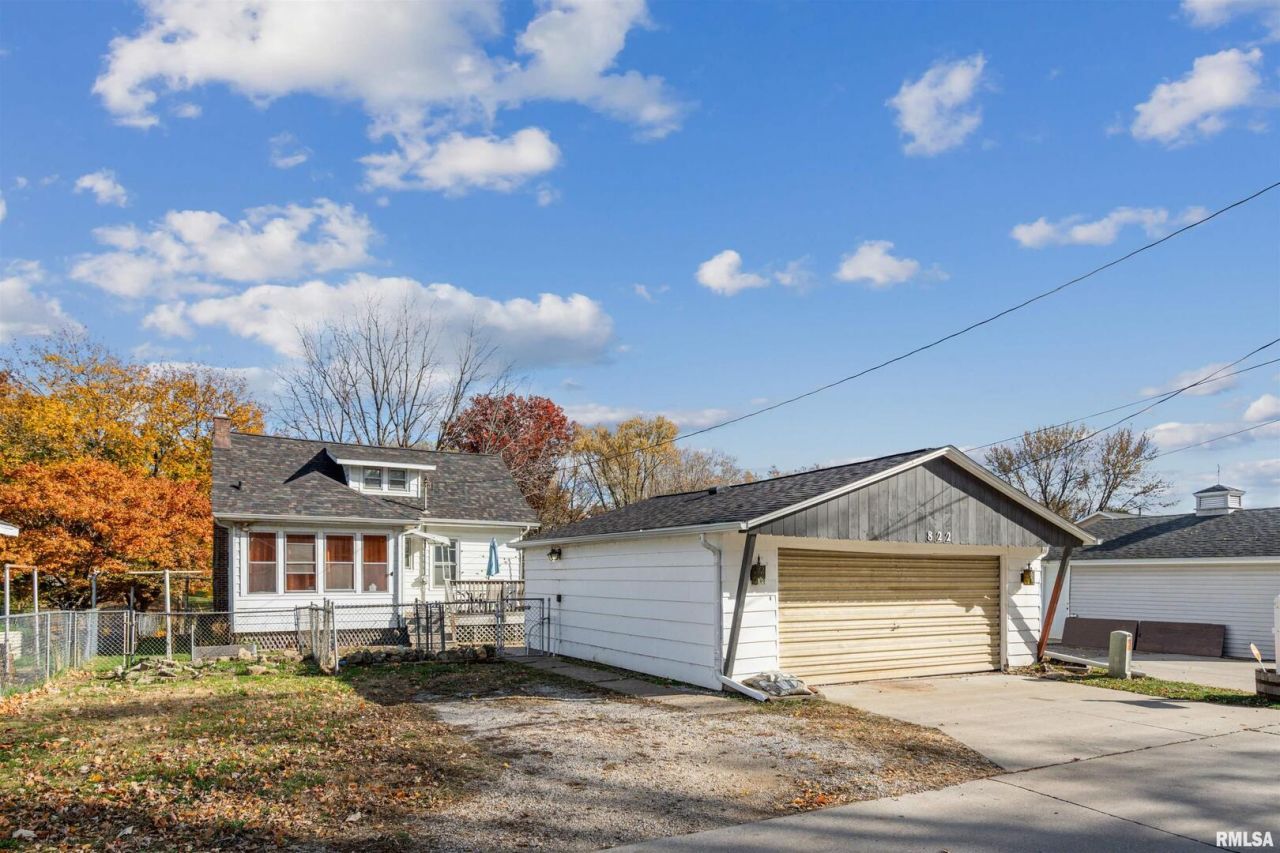 822 28th Street, Bettendorf, IA 52722 Main Photo