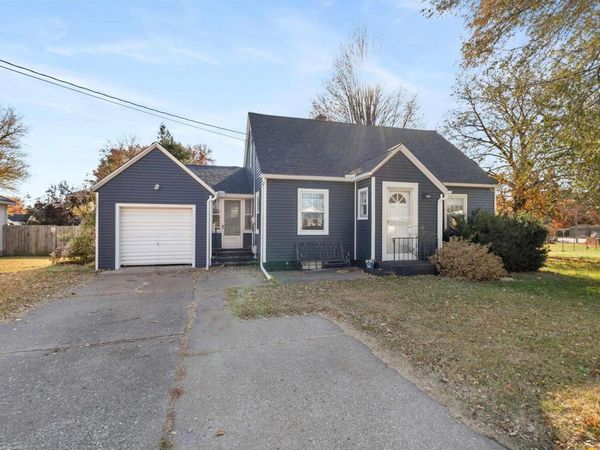 630 32ND Avenue, Moline, IL 61265