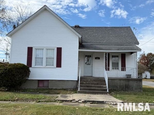 121 N 9TH Street, Herrin, IL 62948