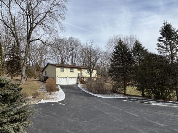 61 W TIMBERLINE Drive, Blue Grass, IA 52726