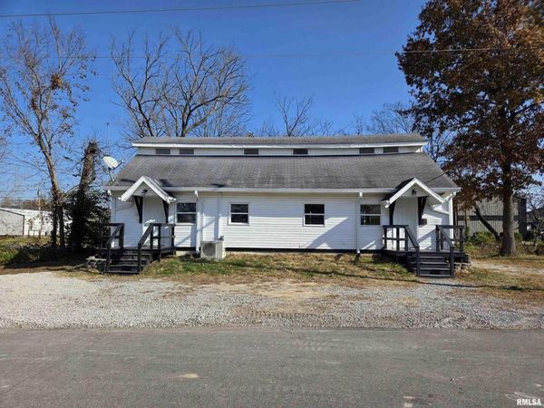 1207 N MARKET Street, Marion, IL 62959