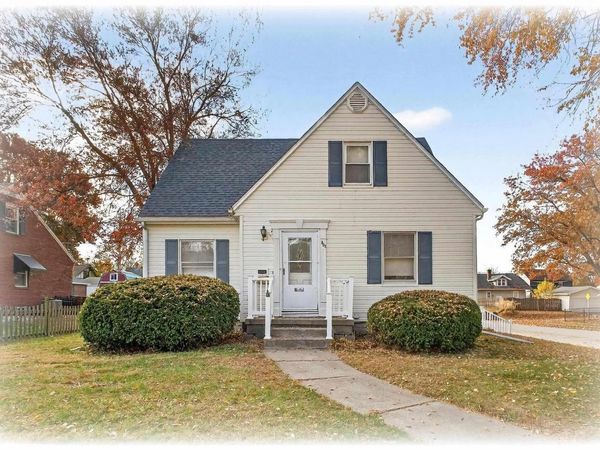 803 HOLMES Street, Bettendorf, IA 52722