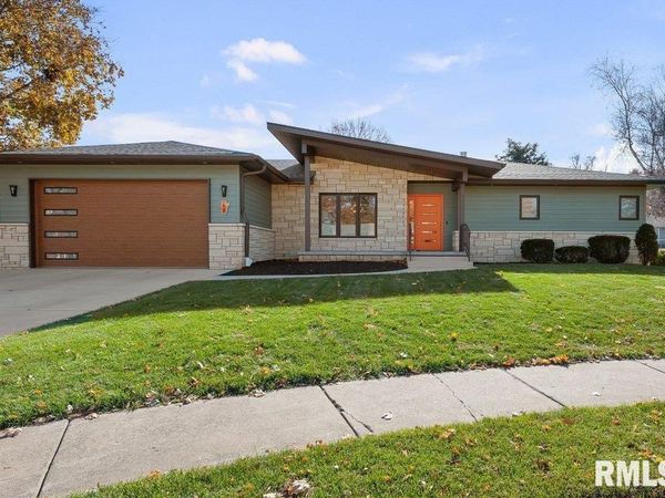 3209 E 18TH Place, Davenport, IA 52803