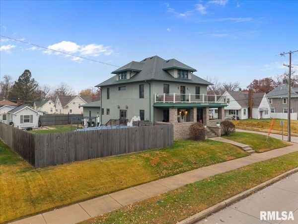 302 9TH Street, Silvis, IL 61282