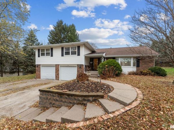 2685 NORTHWOOD Drive, Muscatine, IA 52761