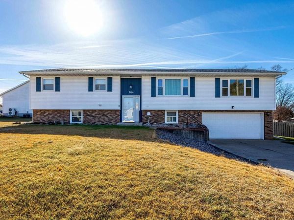 304 4TH Avenue, Colona, IL 61241