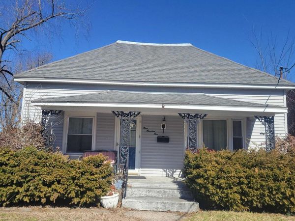 905 W MONROE Street, Herrin, IL 62948