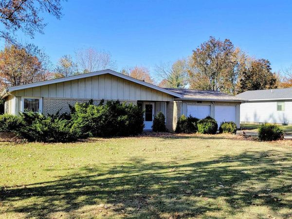 202 Westernaire Drive, Marion, IL 62959