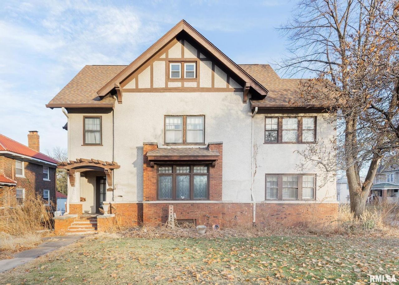 2501 Brady Street, Davenport, IA 52803 Main Photo