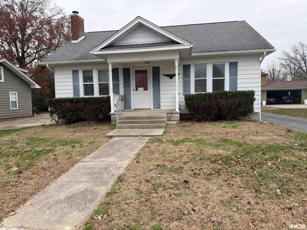 510 N MAPLE Street, Benton, IL 62812
