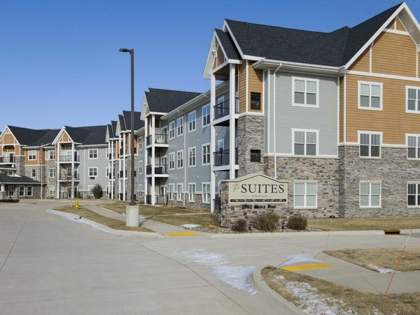 2592 MIDDLE Road, Unit 313, Bettendorf, IA 52722