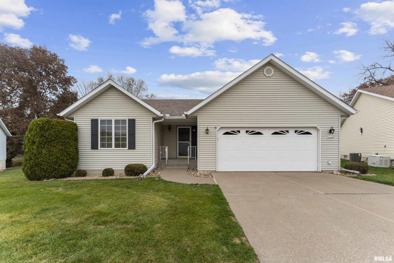 2009 Villa Pines Circle, Carbon Cliff, IL 61239 Main Photo