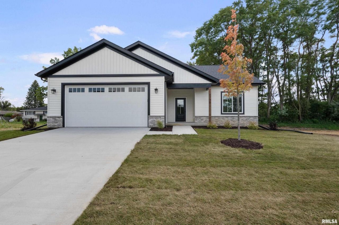 4730 Willow Circle, Davenport, IA 52806 Main Photo