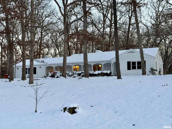 3831 E STATE Highway, Shumway, IL 62461