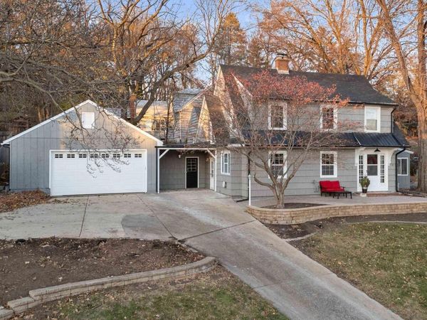 204 GREENWOOD Avenue, Bettendorf, IA 52722