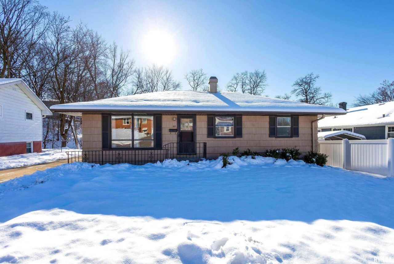 809 Cimarron Drive, Davenport, IA 52804 Main Photo