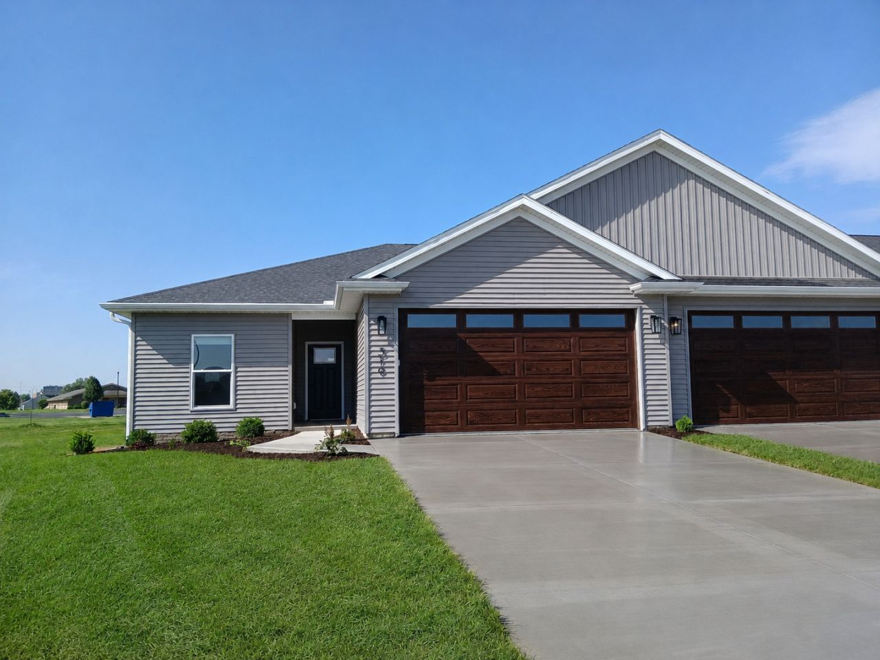 319 E Donahue Street, Eldridge, IA 52748 Main Photo