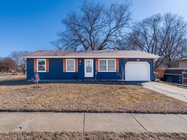 4661 HITCHING POST Court, Davenport, IA 52804