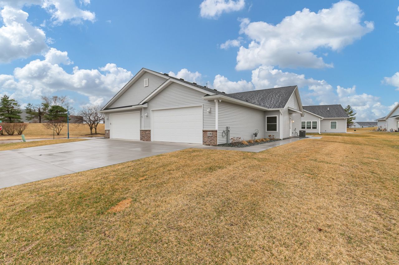 118 Beacon Harbor Circle, Unit 118, East Moline, IL 61244 Main Photo