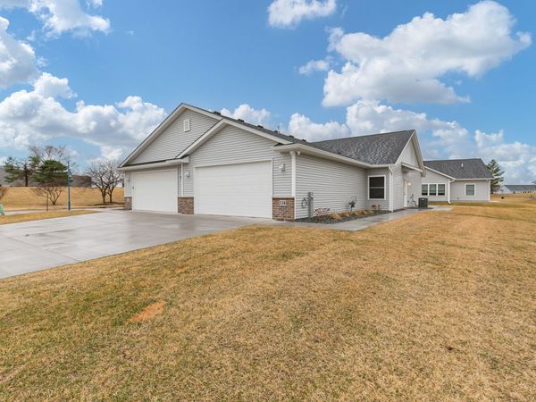 118 BEACON HARBOR Circle, Unit 118, East Moline, IL 61244