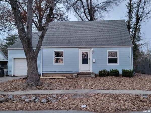 904 W Linden St Street, Carbondale, IL 62901