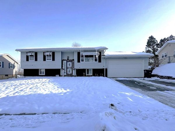 8119 10TH Street W, Rock Island, IL 61201